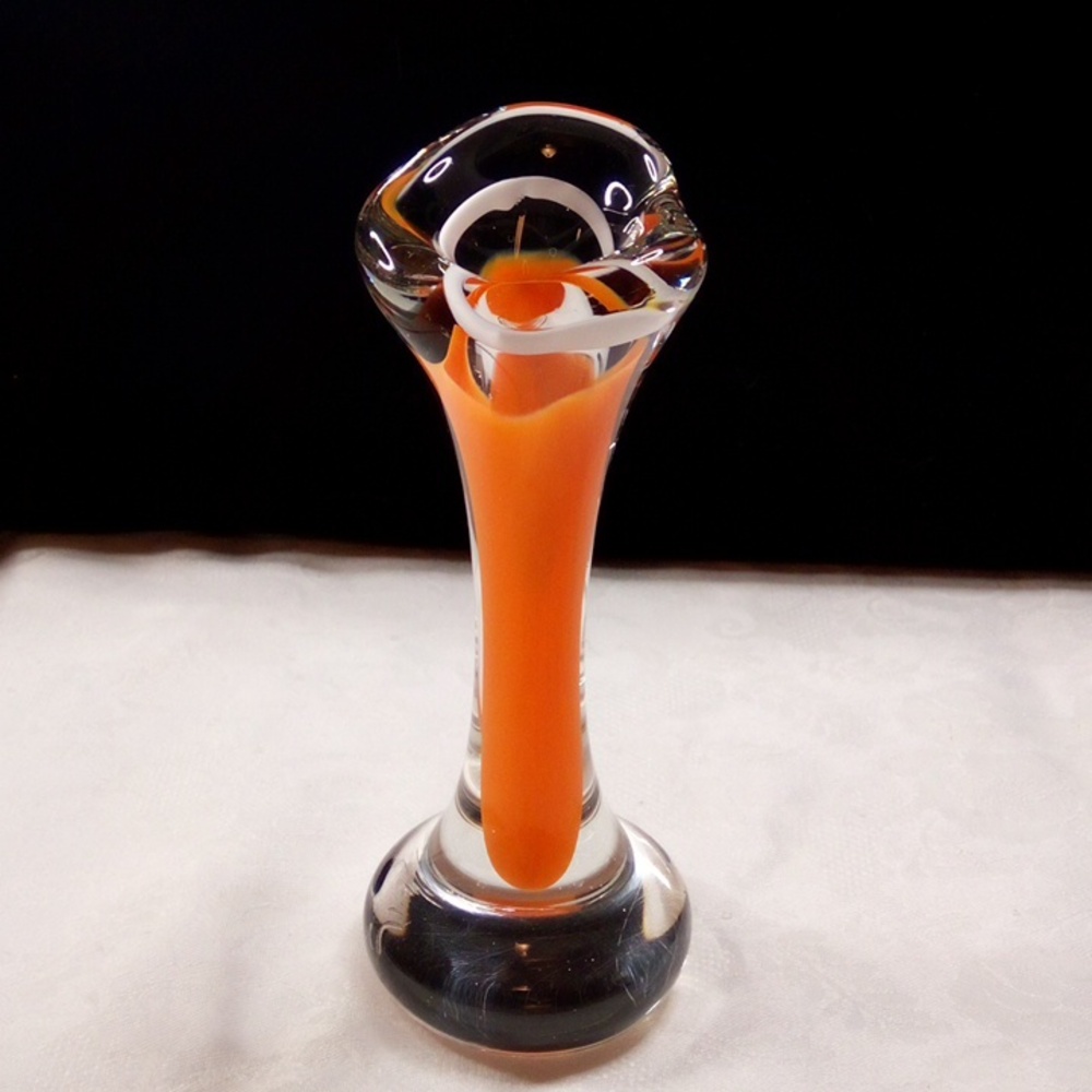 Flygsfors Coquille Swedish glass bud vase